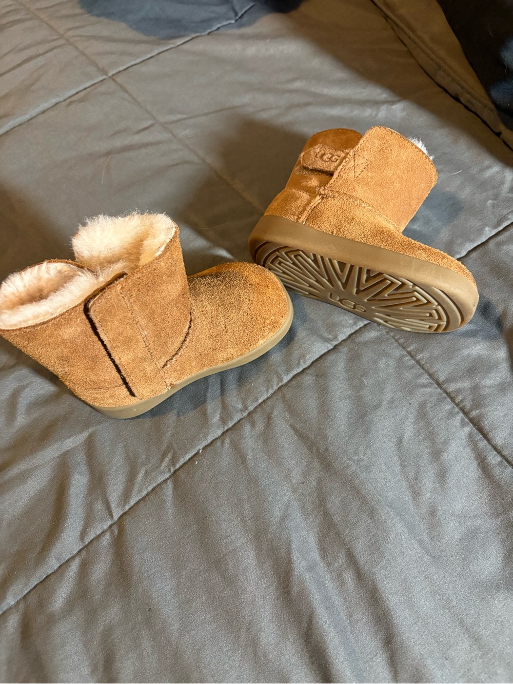 UGG Kids Chestnut Suede Shearling-Lined Boots